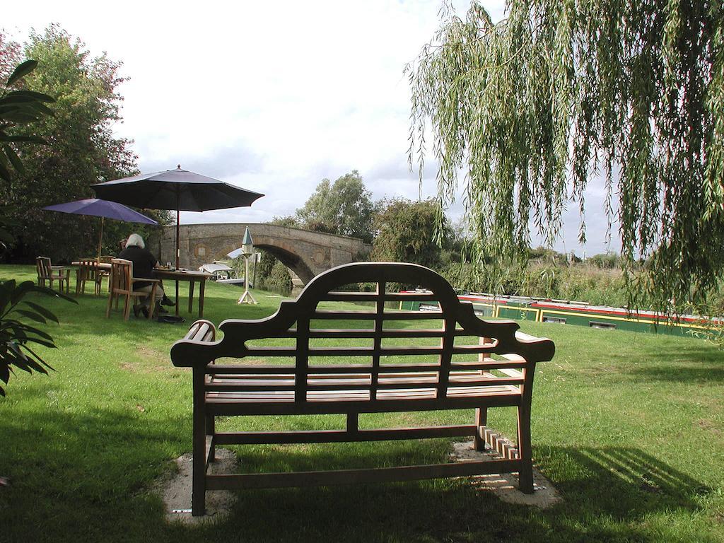 Inn The Trout At Tadpole Bridge 4*